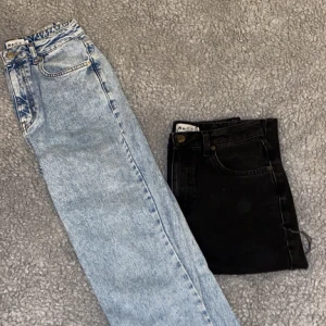 NA-KD jeans - Två par jeans med rå kant från NA-KD i fint skick 