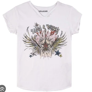 Zadig T-shirt  - Super snygg Zadig T-shirt😍, sparsamt använd💕säljer då jag inte får någon användning av den😕💕