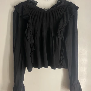 Blus - Skitsnygg blus från Zara, använd 1 gång. 120kr + frakt🫶🏼