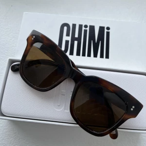 Chimi  - Säljer mina Chimi #005 i färgen tortoise💗