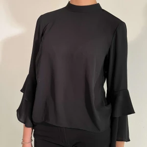 Svart blus  - Svart blus - 97 kr 