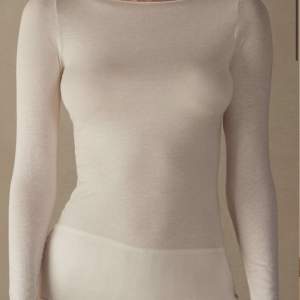 Populära intimissimi tröjan i färgen ”ivory - 231i - natural vanilla”! Använd 1 gång 