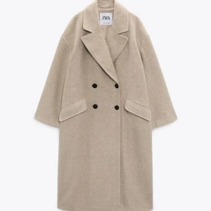 Oversize kappa ZARA  - Oversized kappa från Zara  Storlek 34  Beige/greige  Nypris 899kr Superfin och i bra skick! 