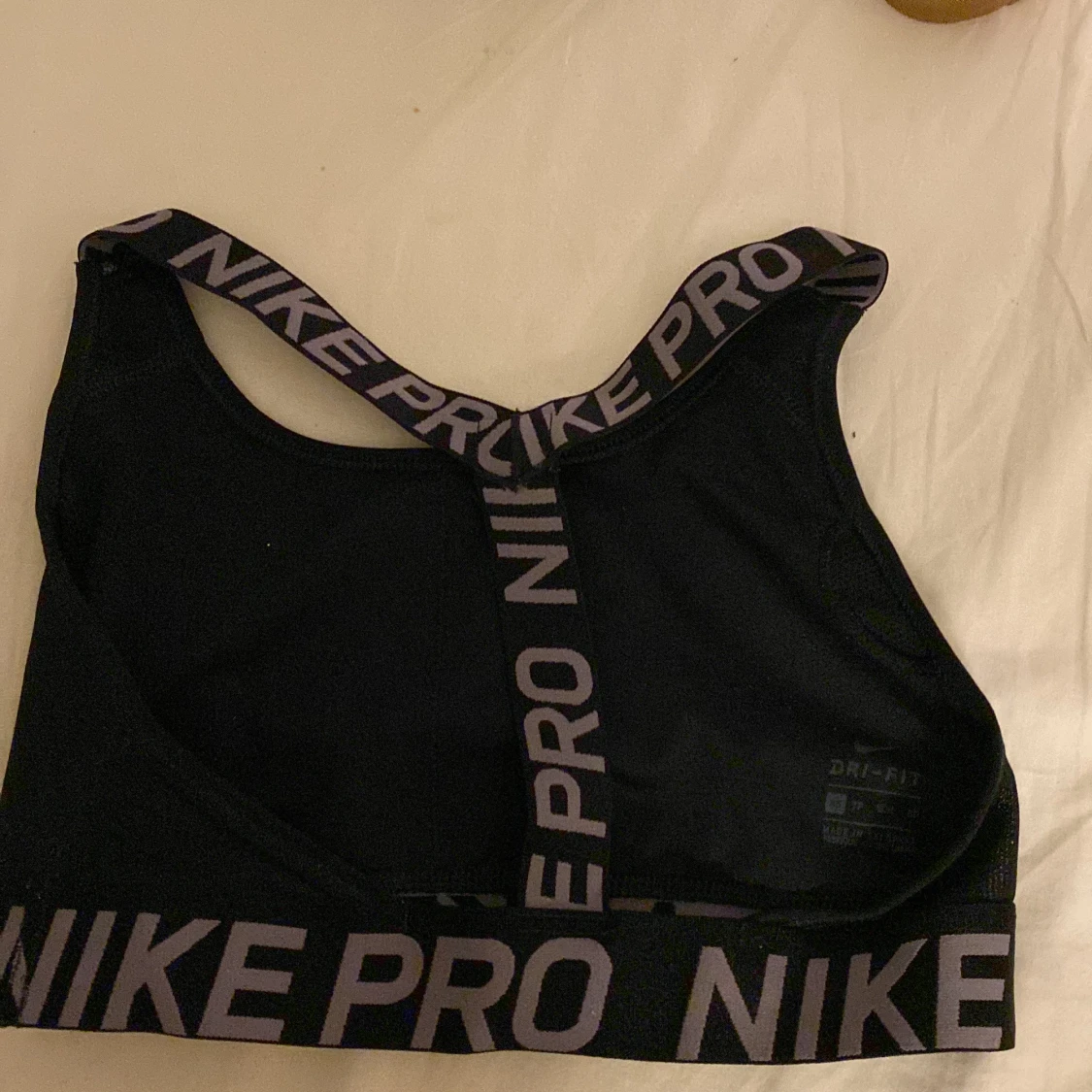 Nike PRO sportbh strl xs - 90