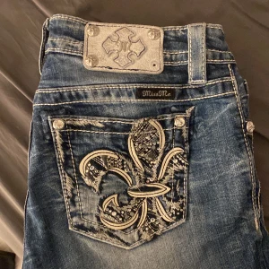 Shorts  - Säljer dessa byxor som jag klippt till shorts då dom va skinny jeans. Kommer ej till användning då jag inte brukar använda shorts. Dom var köpa på Plick och har aldrig använts av mig. Dom är lågmdijade och har inga defekter.