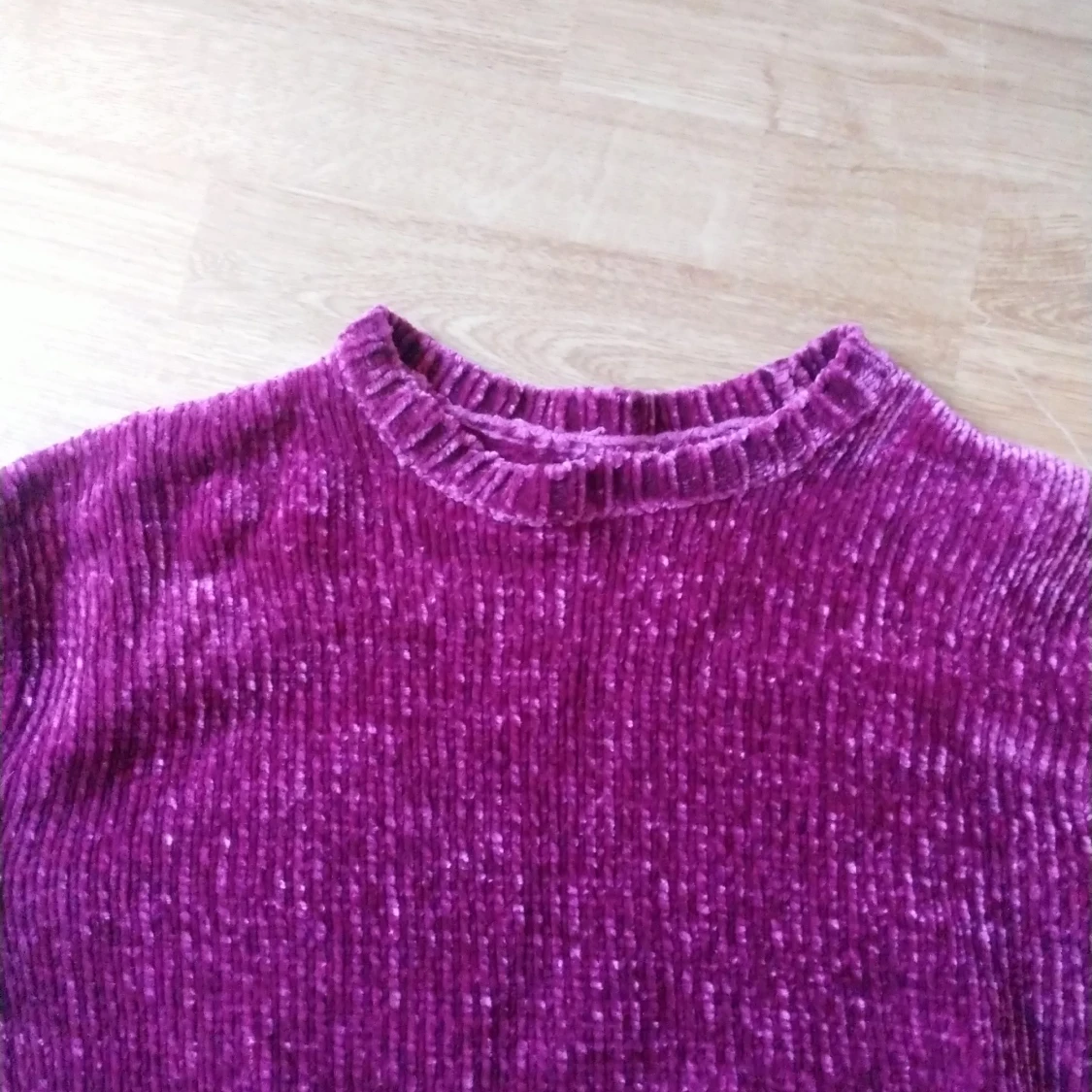 Stickad lilla rosa tröja 