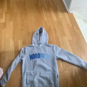 Säljer min hoodrich hoodie som inte kommer till användning 