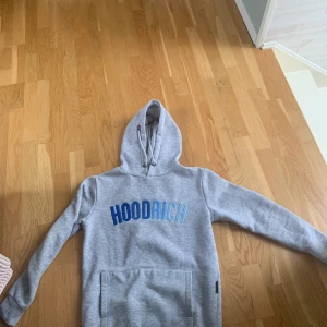 Hoodrich  - Säljer min hoodrich hoodie som inte kommer till användning 