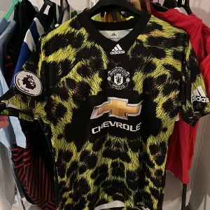 Manchester United Limited Edition Shirt - Manchester United EA-sport Limited edition 2018 tröja. Slut såld world wide! Värde på tröjan ca 2000