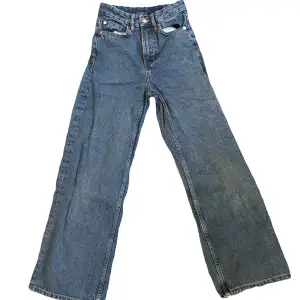 Ett par superfina jeans från hm i storlek 32. Sitter superfint! ❤️