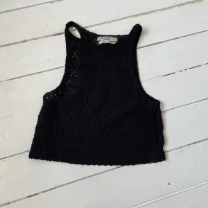 Fin lace top. Lite see thru men e för att den är i spets tyg. Fint skick. Säljer då den inte passar längre