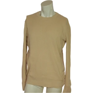 J. Lindeberg tröja - Size: L  Fit: Normal  Shoulders: 50,5 cm  Chest: 56 cm  Sleeve: 68 cm  Length front: 69 cm  Length back: 68 cm   Condition: 5/5  Material: 100% Cotton     Feel free to ask any questions:)     Yours truly,  Waldemar