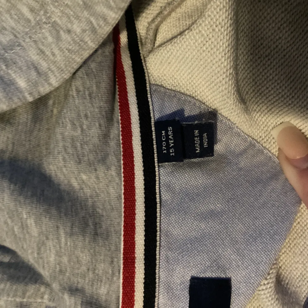 En fin grå gant zip hoodie som längre ej används, inga defekter!. Hoodies.