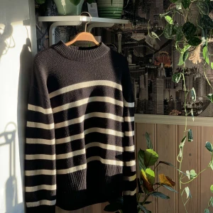 Zara tröja  - Stickad tröja från zara. Kommer inte till användning 