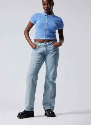 Weekday jeans - Jättefina ljusblåa lågmidjade jeans ifrån Weekday modell ”arrow low straight jeans” i jättefint skick inte använda mycket alla❤️ köparen står för frakt❤️