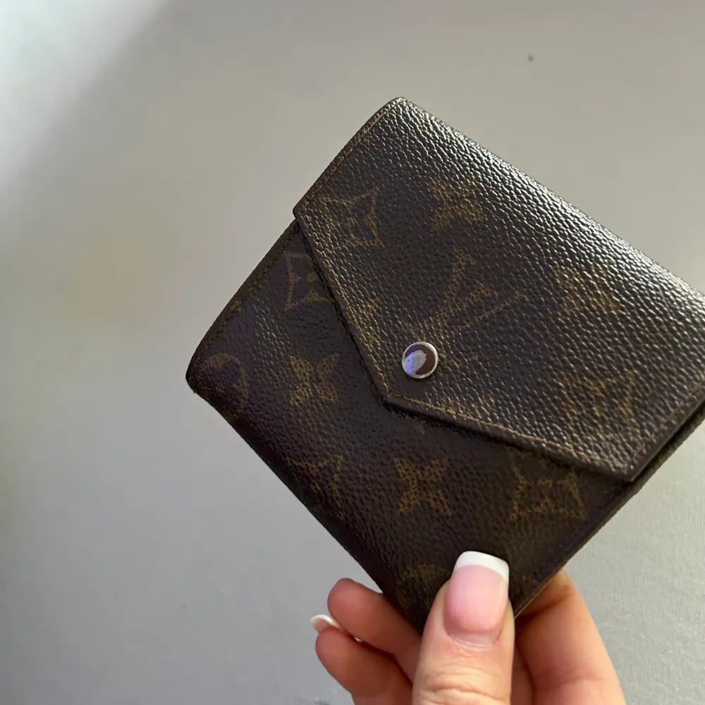 Äkta Louis Vuitton Plånbok. säljer pga att den inte används längre. Väskor.
