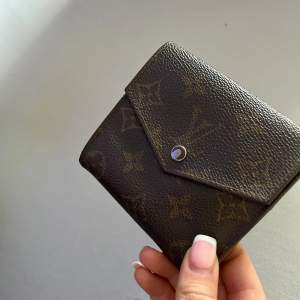 Äkta Louis Vuitton Plånbok. säljer pga att den inte används längre