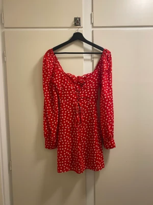 Adoore klänning - Superfin klänning från Adoore i bra skick, inget att anmärka på. Modellen heter Mykonos. 