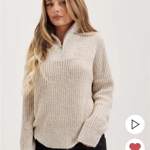 Zip tröja - En beige zip tröja från nelly, använd 2-3 gånger och i nyskick. Pris kan diskuteras