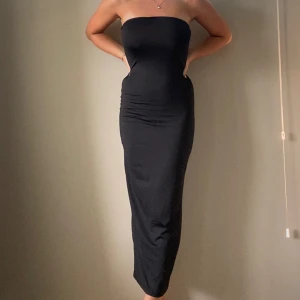 Tubklänning - Svart tubklänning med otrolig passform!!