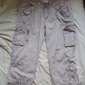 Cargobyxor - Vintage low waist cargo shorts från Gina