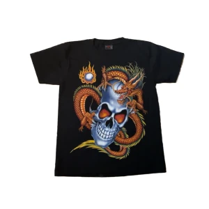 cool t-shirt - t shirt me tryck på framsidan o baksidan, storlek S😛 100%cotton aldri använd