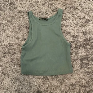 Topp - Snygg grön topp från zara!