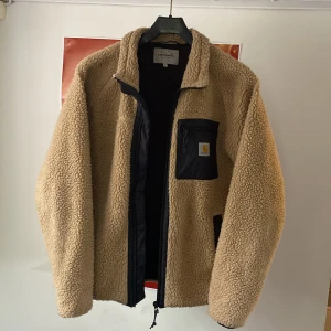 Carhartt WIP varm fleecejacka - Skitsnygg Carhartt jacka, användes mycket förra året men har växt ut den