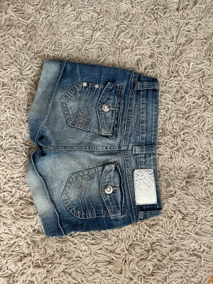 Shorts  - Säljer dessa jätte fina lågmidjade shorts! Från Kappahl men finns ej kvar! Säljer på grund av att det är för små för mig. Bra skick!!💓💓