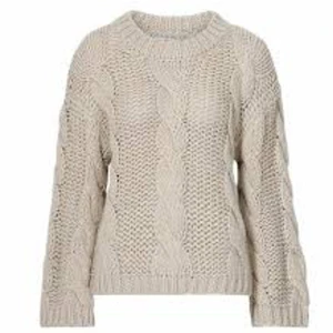 kabelstickad tröja  - ber om ursäkt för suddig bild, fixar egna bilder om någon vill ha! använd några gånger, skulle säga att färgen är greige (blandning mellan beige och grå) 💕💕