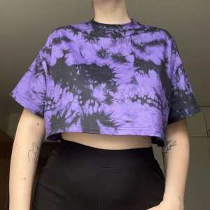 Purple crop top  - Selling this pretty crop top, from shein. Size S.