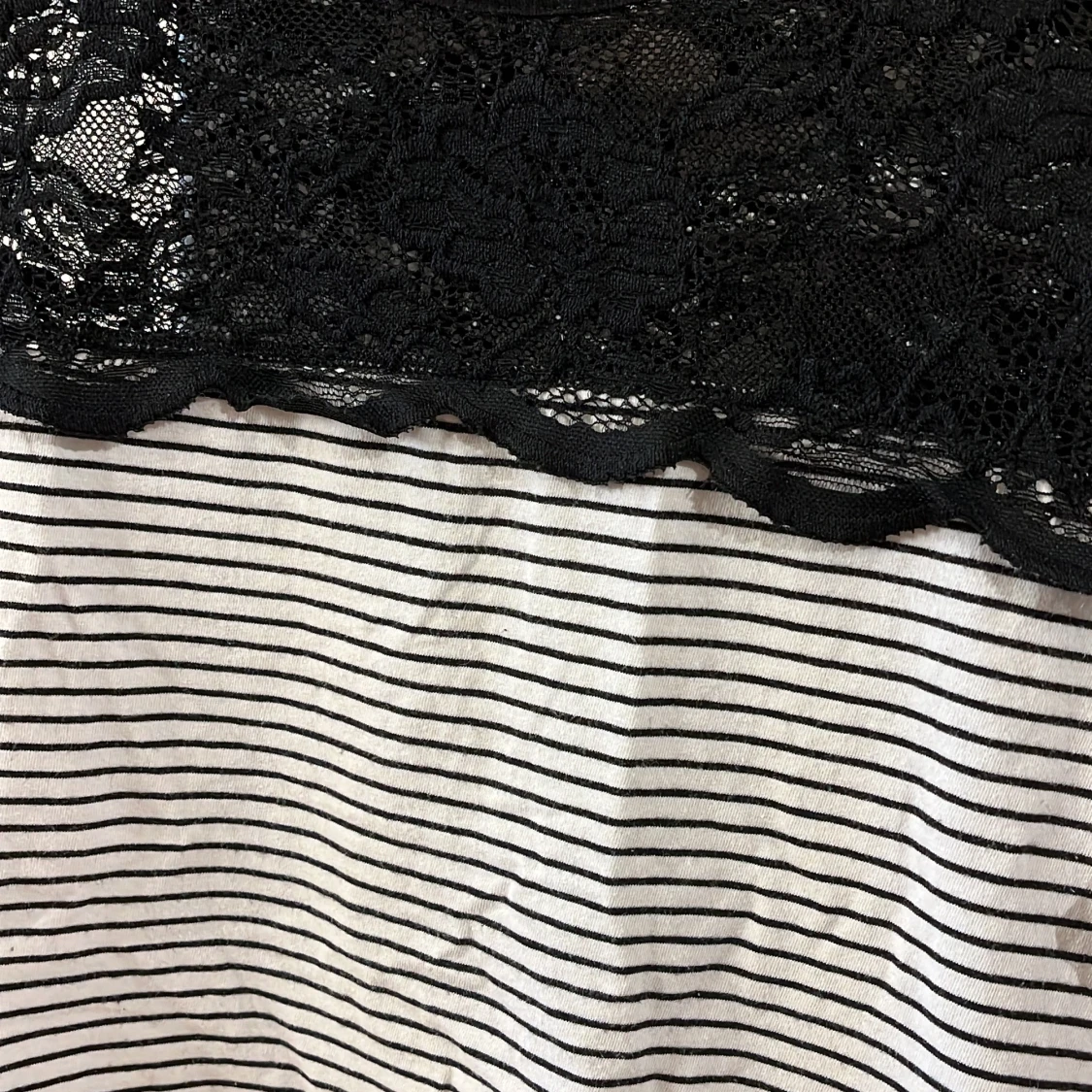 T-shirt med spets - 90