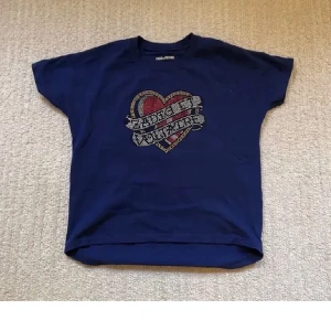 Zadig tröja - Super fin Zadig tröja, som jag säljer för att den inte kommer till användning! Storlek xs, 300 kr! Hör av er vid intresse!💘