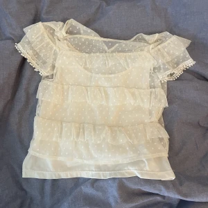 Volangtopp - Volangtopp spets superfin💗 Barnstorlek men typ xxs Tryck på köp nu💗