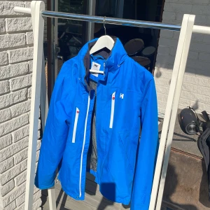 Helly Hansen jacka - Helly Hansen regnjacka i bra skick