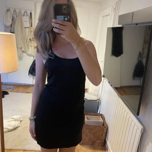 Svart basklänning - Basic å användbar