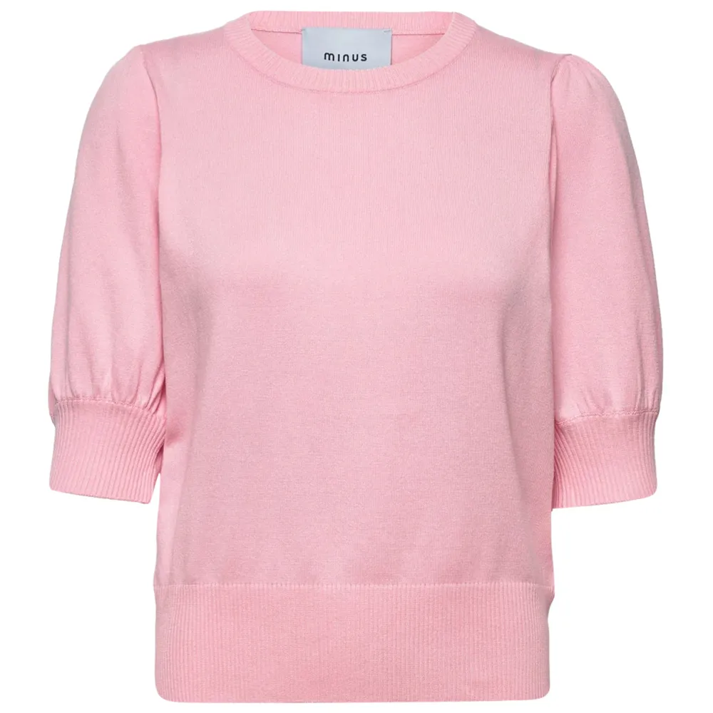 Säljer min rosa T-shirt från boozt för att den aldrig kommer till användning. Helt oanvänd. Säljs för 500kr, nypris 650kr. Pris kan diskuteras. T-shirts.