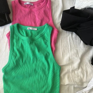 Tank tops  - Två tanktops från Zara, säljs tillsammans 