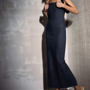 Jeansklänning i storlek S från Zara, helt ny med prislapp på