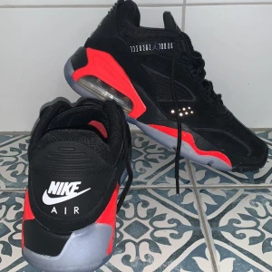 Jordan point lane 42 men  - Jordan point lane skor för män storlek 42 i gott skick. Så gott som nya. Säljer dom ändå för väldigt bra pris trots nästan nya! Meddela vid intresse 💯