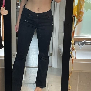 Bootcut jeans - Säljer dessa bootcut jeans från Gina! Storlek 40! Köpt för ca 400, använd ett fåtal gånger! 