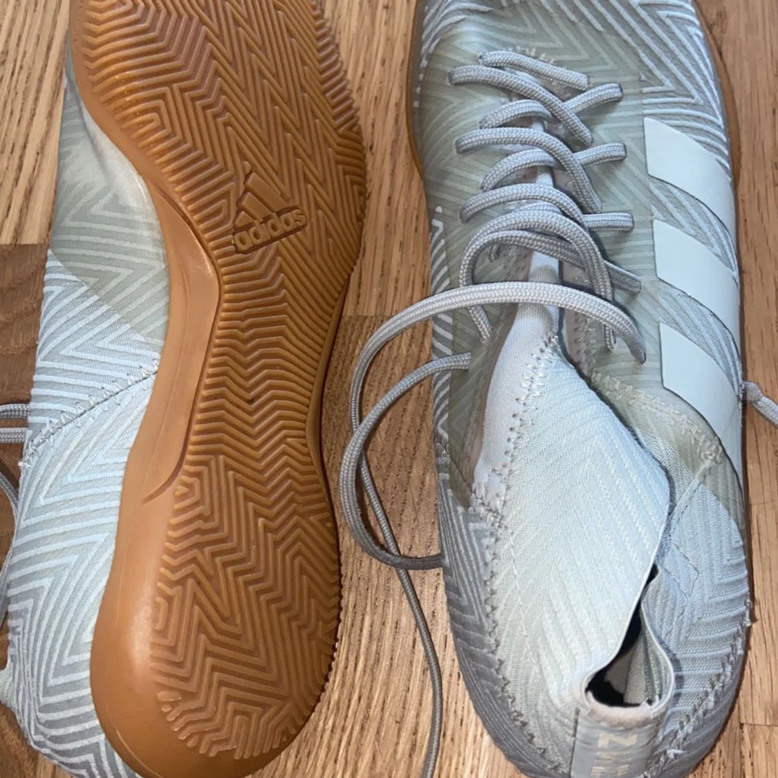 Adidas nemeziz futsal