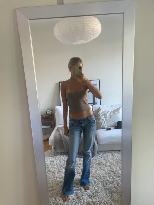 Low waist jeans  - Low waist Jeans från only, jag är 170 cm. Bär vanligtvis storlek xs/s, 34/36