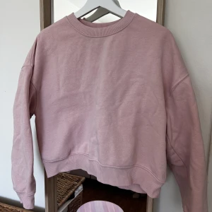 Sweatshirt  - Rosa sweatshirt, skriv för fler bilder.