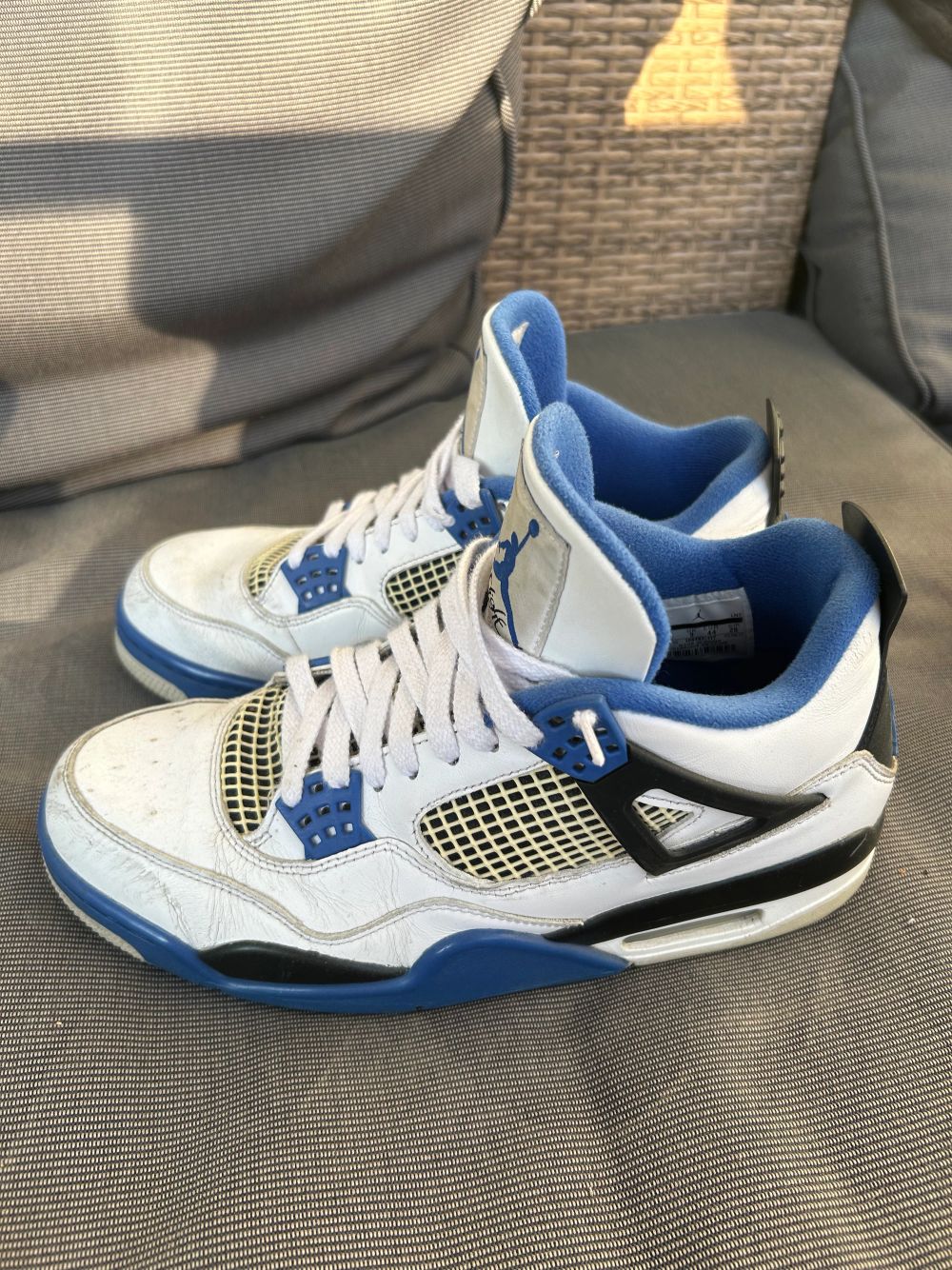 Säljer mina Jordan 4 retro motorsport blue. Väl använda! Kommer inte till användning längre så hoppas nån annan är intresserad! . Skor.