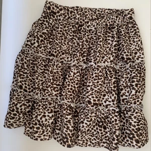 leopard mönstrad kjol ifrån shein, oanvänd - mönstrad kjol från shein