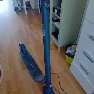 Ninebot elsparkcykel  - Finns i Stockholm för dom som vill köpa, pris kan diskuteras   !!!LADDARE KOMMMER EJ MED!!!