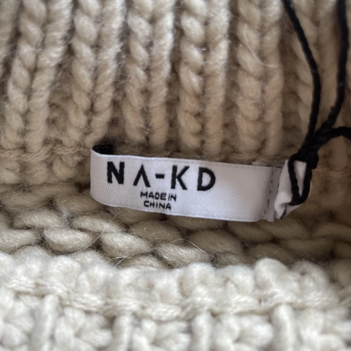 Stickad NA-KD väst - 91