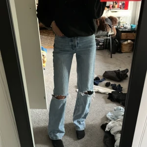 Jeans  - Säljer mina fina jeans som inte längre kommer till användning, väl använda 