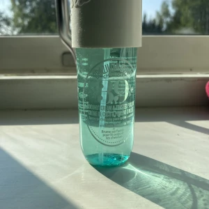 sol de janeiro  - en discontinued sol de janeiro parfym nummer 39 som inte säljs nån mer,andvänd en gång, 90 ml skriv för mer info/ bilder❤️